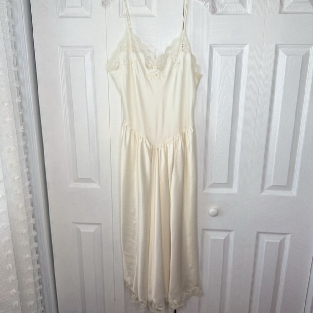 Vintage‎ Victoria's Secret Gold Label Liquid Satin Lace Slip Dress Bridal Ivory